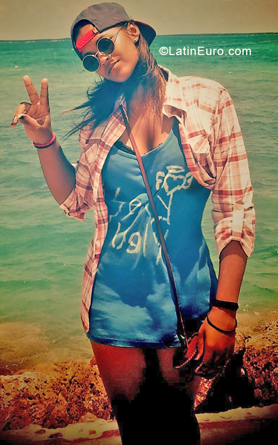 Date this happy Cuba girl Jessica from Santiago de cuba CU444