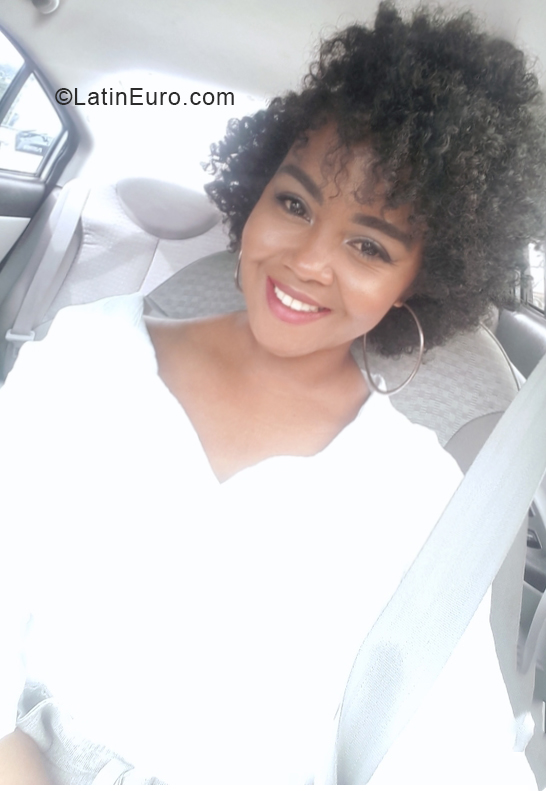 Date this attractive Colombia girl Mar from Cali CO27348