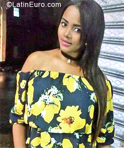Date this athletic Dominican Republic girl Karo from Nagua DO33607