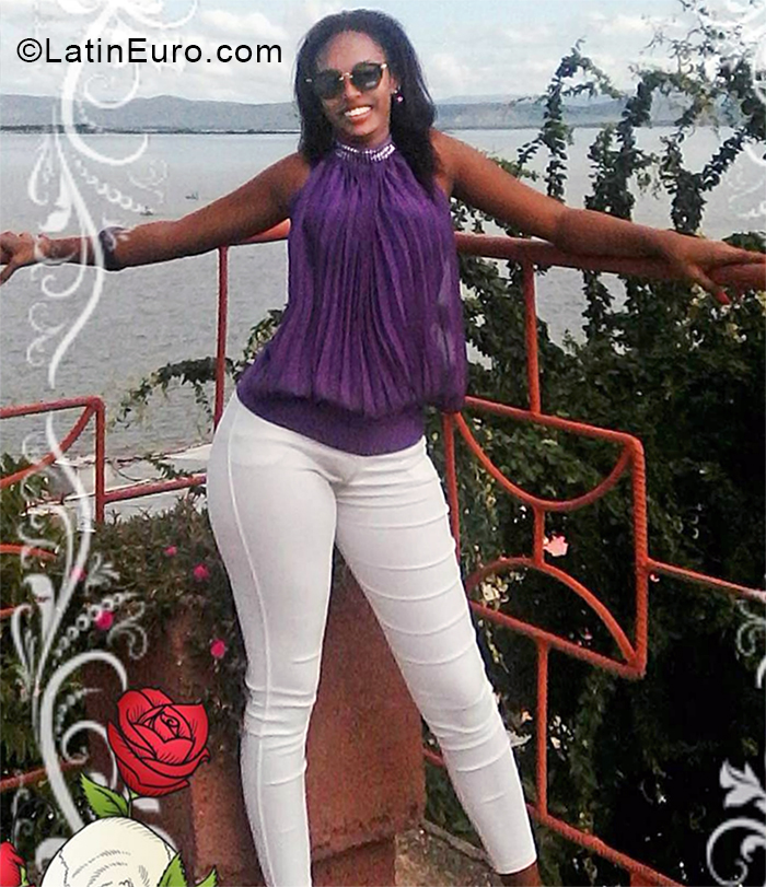 Date this hot Cuba girl Adriana from Guantanamo CU448