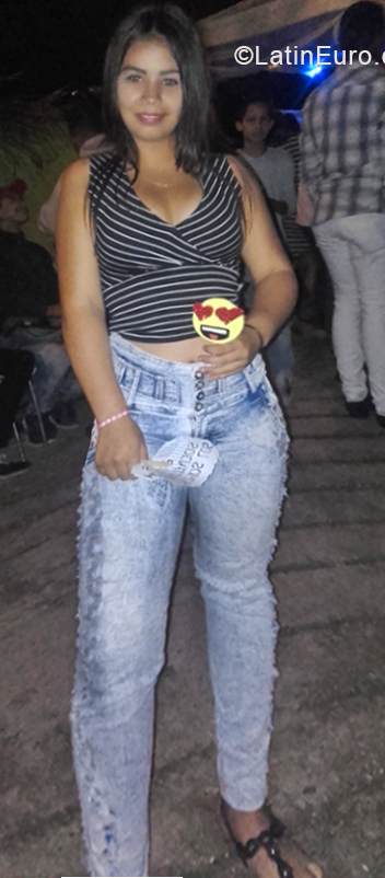 Date this sultry Venezuela girl Genesis from Caracas VE2065