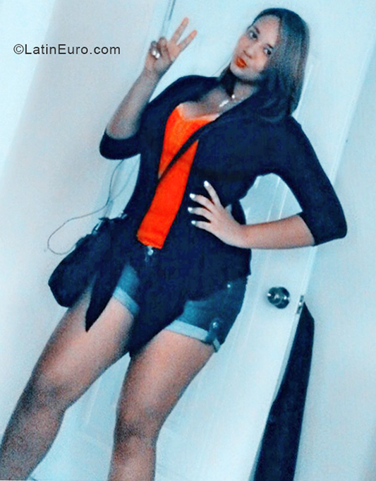 Date this gorgeous Dominican Republic girl Fauny from Santo Domingo DO34246