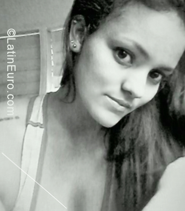 Date this sultry Cuba girl Jan from Santa Clara CU497