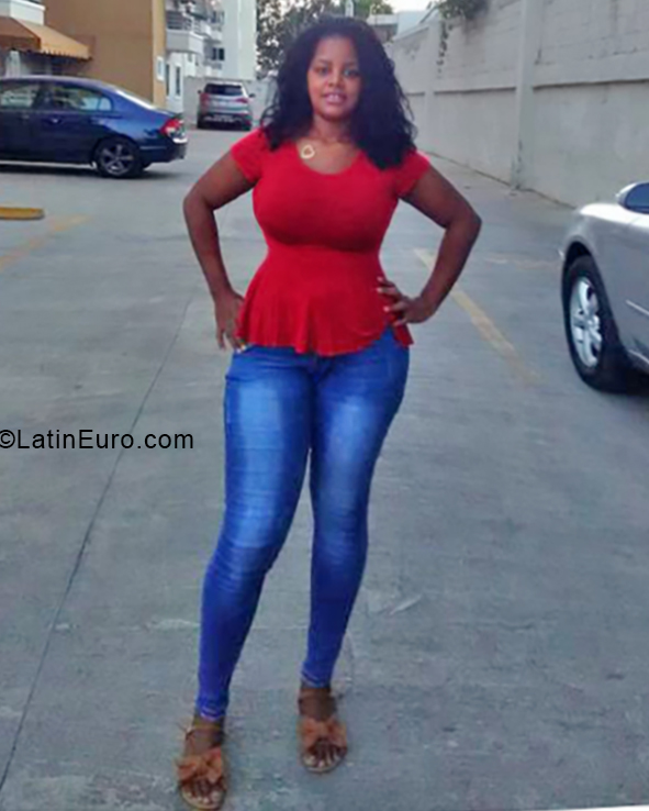 Date this beautiful Dominican Republic girl Carolina from Santo Domingo DO34231