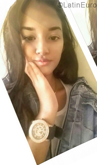 Date this pretty Venezuela girl Barbara from La Victoria De Aragu VE2090
