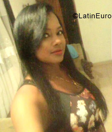 Date this nice looking Dominican Republic girl Ana from Santo Domingo DO33781