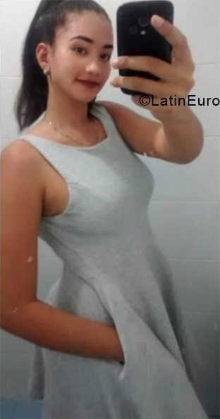Date this sensual Colombia girl Maria from Santa Marta CO24798