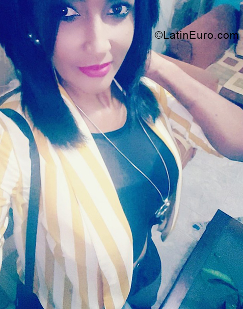 Date this sultry Dominican Republic girl Yenny from Sabana Grande De Boya DO33836