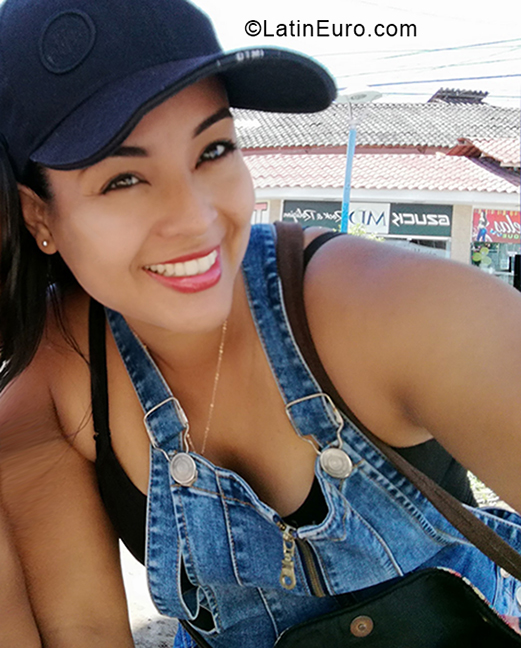 Date this beautiful Peru girl Garesmir from Pucalla PE1338
