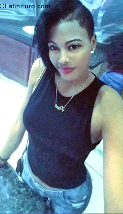 Date this hard body Dominican Republic girl Franchesca from San pedro de Macoris DO33892