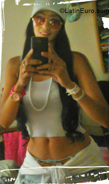 Date this good-looking Colombia girl Andrea from Medellin CO24825