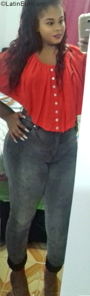 Date this happy Dominican Republic girl Rosa from Santo Domingo DO33919