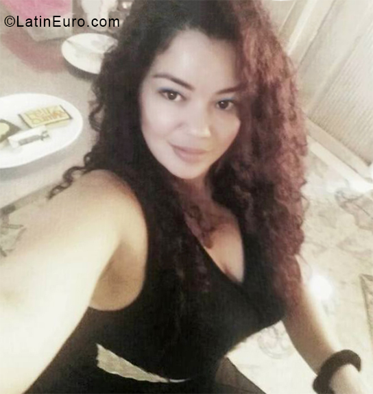 Date this passionate Colombia girl Veronica from Santa Marta CO24831