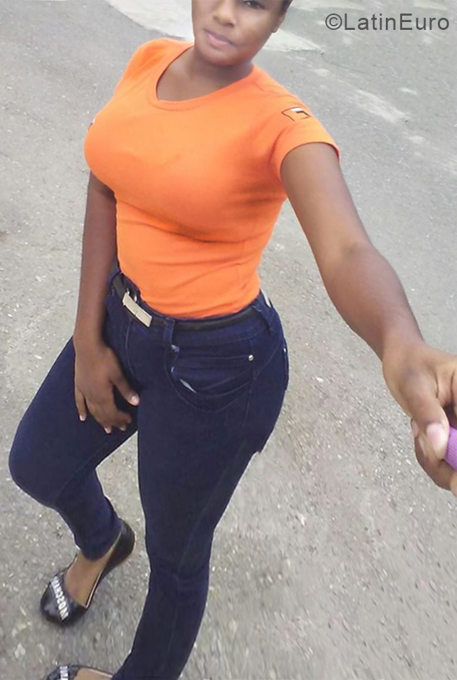 Date this happy Dominican Republic girl Maria from Santo Domingo DO33924