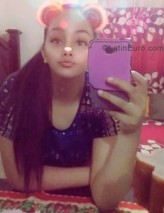 Date this young Dominican Republic girl Zoe from San Juan DO33947