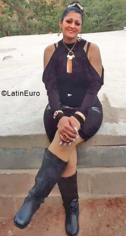 Date this nice looking Honduras girl Sagrario from Tegucigalpa HN2609