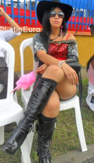 Date this gorgeous Colombia girl Cony from Cali CO24877