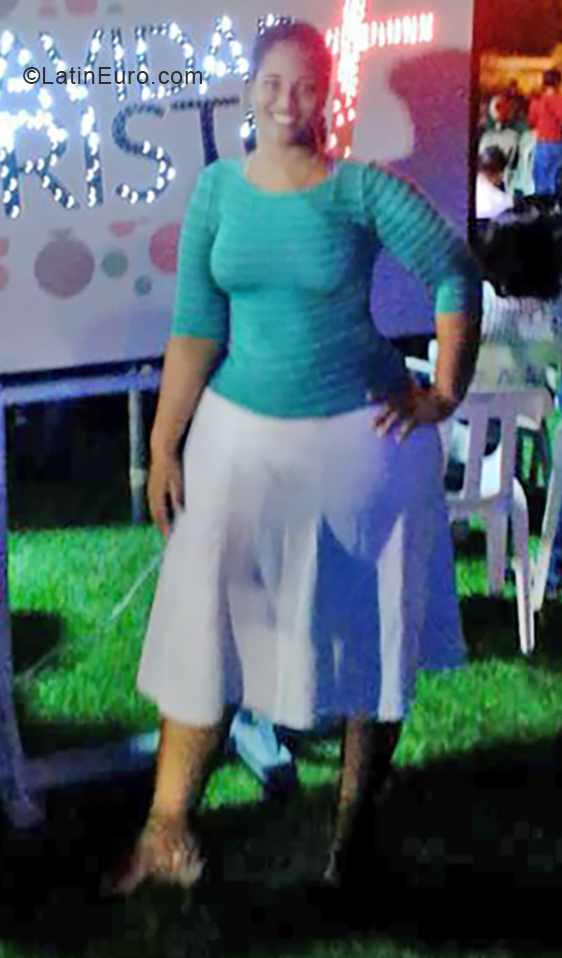 Date this voluptuous Dominican Republic girl Caro from La Romana DO33980