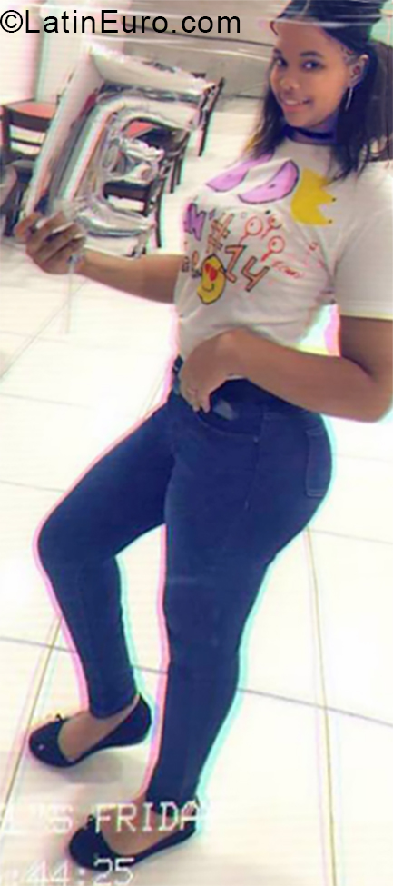 Date this charming Dominican Republic girl Eilin from Santo Domingo DO33997