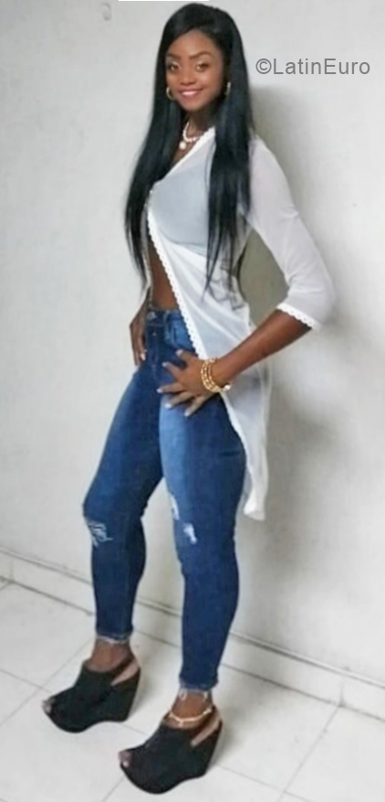 Date this hot Colombia girl Yolima from Cali CO24890