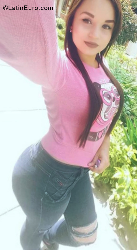 Date this gorgeous Colombia girl Yoselyn from Bogota CO24918