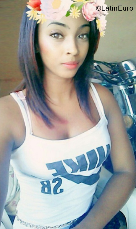 Date this gorgeous Dominican Republic girl Vianely from Santiago DO34034