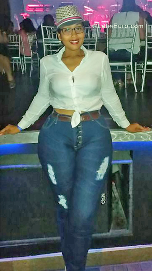 Date this good-looking Dominican Republic girl Lisbeth from Santo Domingo DO34041