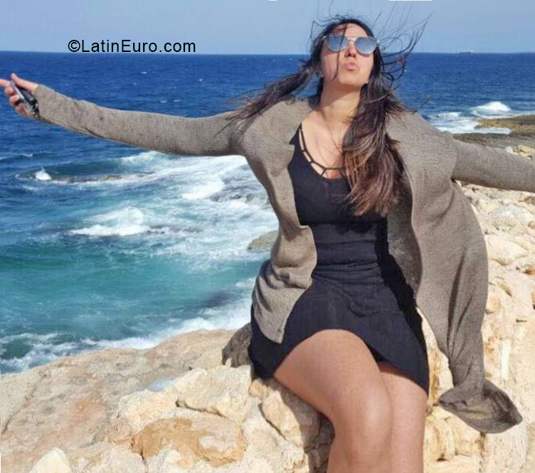 Date this young Colombia girl Lunita from Medellin CO24930