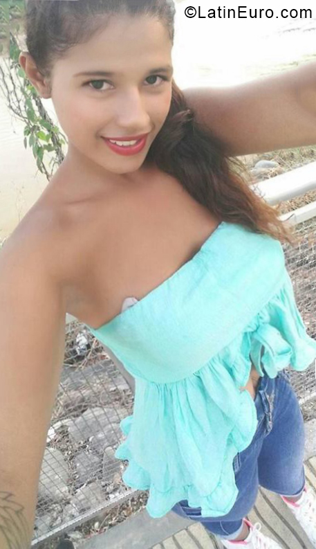 Date this charming Colombia girl Laura from Ibaque CO24943