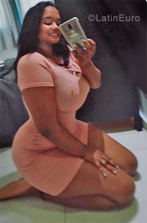 Date this foxy Dominican Republic girl Ashley from Santo Domingo DO34142