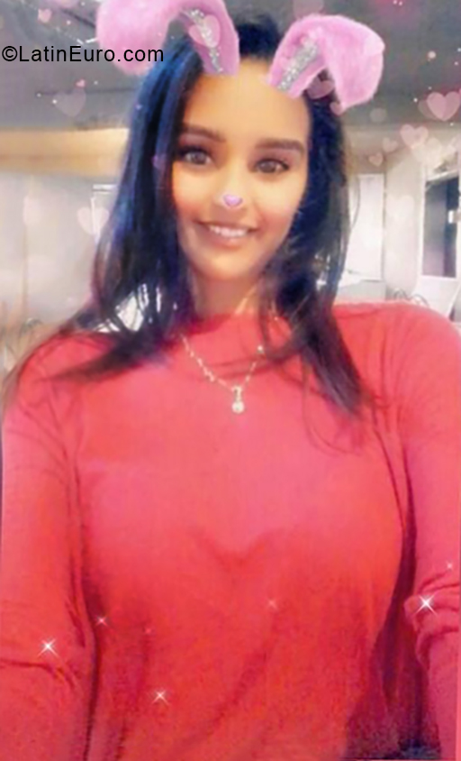 Date this voluptuous Venezuela girl Maurine from Carupano VE2193
