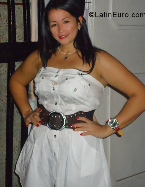Date this stunning Venezuela girl Madelayne from Caracas VE2194