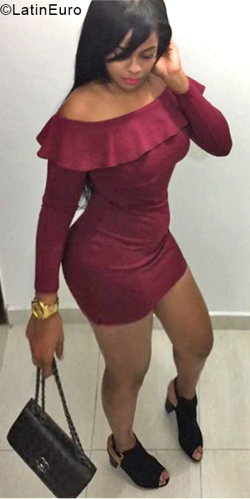 Date this happy Dominican Republic girl Altagracia from Santo Domingo DO34300