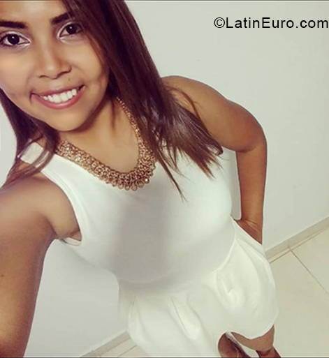 Date this athletic Colombia girl Colombiana from Bogota CO25104