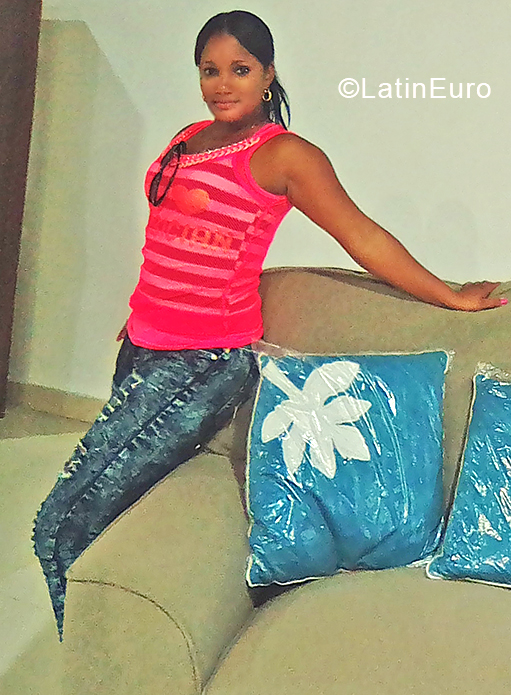 Date this beautiful Cuba girl Daliana from Santiago de Cuba CU499