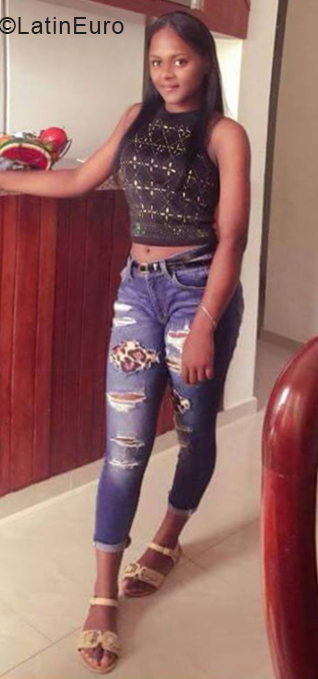 Date this attractive Dominican Republic girl Yilenny from Santo Domingo DO34310