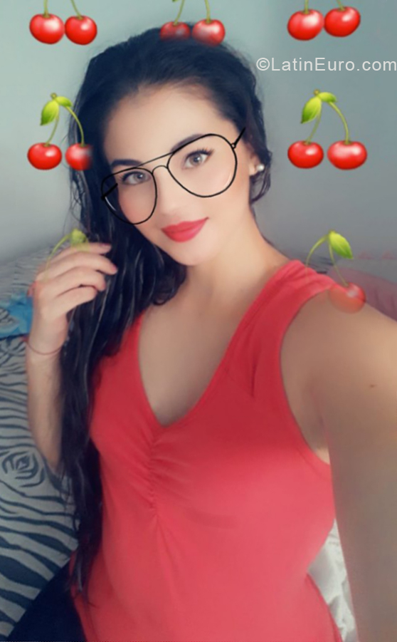 Date this sensual Colombia girl Vanessa from Bogota CO25110