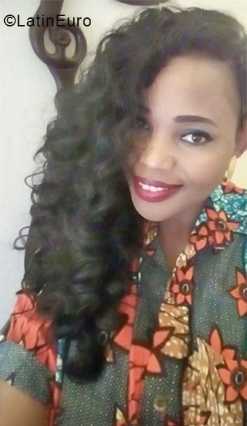 Date this stunning France girl Zayana from Vous pouvez continuer sans région FR300