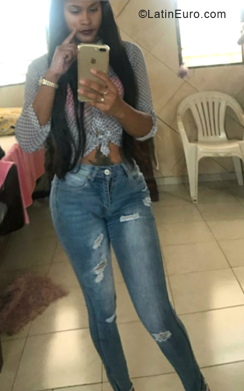 Date this charming Dominican Republic girl Marilis from Santo Domingo DO34353