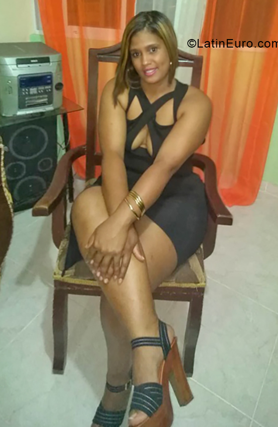 Date this sensual Dominican Republic girl Maria from Santo Domingo DO34371