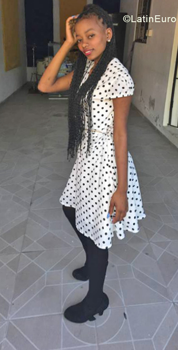 Date this hard body Dominican Republic girl Kenery from Bayaguana DO34385