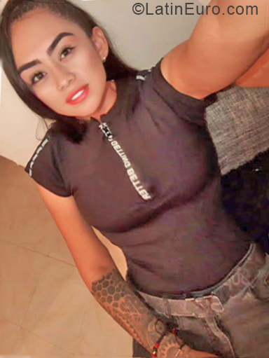 Date this exotic Colombia girl Alexa from Cali CO25148