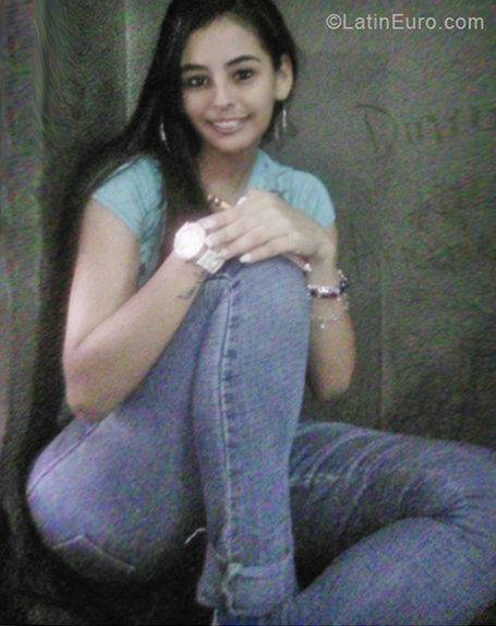 Date this pretty Venezuela girl Yari from Caracas VE2262