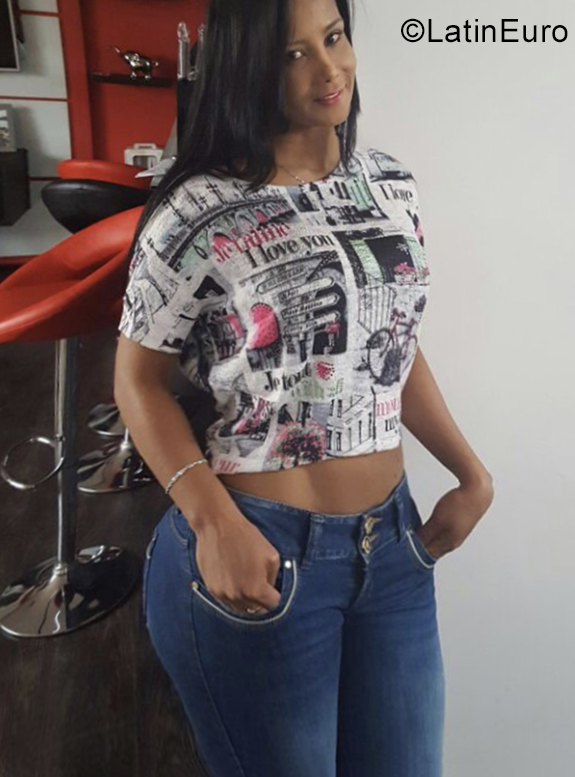 Date this beautiful Colombia girl Johanna from Bogota CO25173