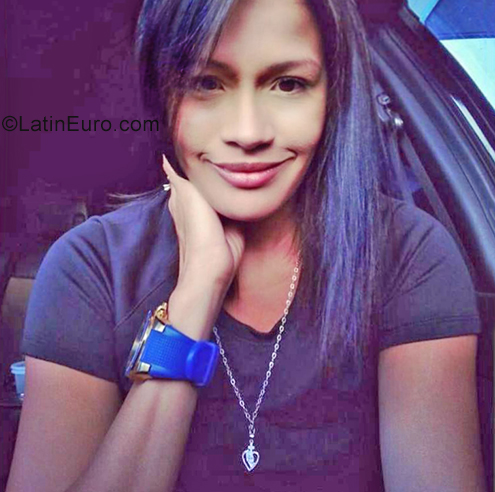 Date this sensual Venezuela girl Syneloy from Caracas VE2272