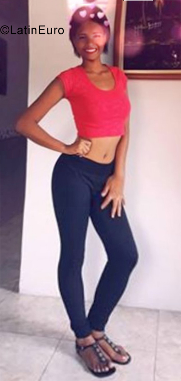 Date this attractive Venezuela girl Danyerli from Guarenas VE2275