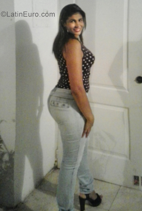 Date this tall Venezuela girl La negra from Managas VE2281