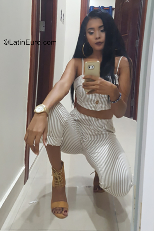 Date this foxy Dominican Republic girl Hieliani from Puerto Plata DO34490