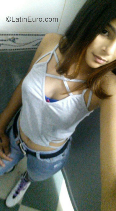 Date this charming Dominican Republic girl Deishia from Santiago De Los Caballeros DO34515