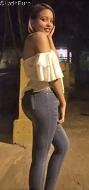 Date this stunning Dominican Republic girl Emily from Santiago DO34528